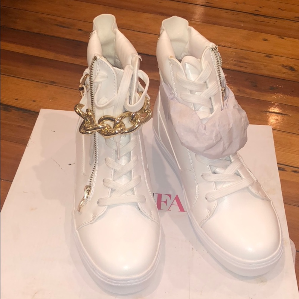 Just Fab Sneaker